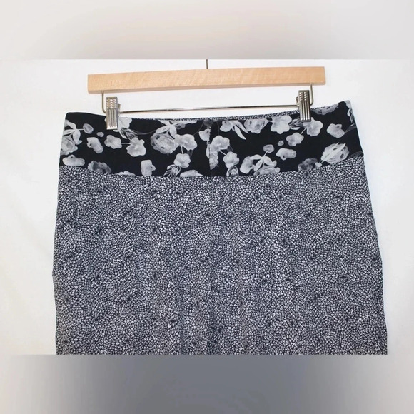 Lululemon Departure Floral Pants Size 8 - Picture 3 of 12